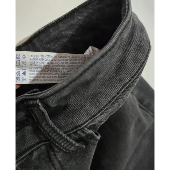 Forever 21 women's black rolled Cuffs denim shorts  - size 25 - Picture 6 of 7